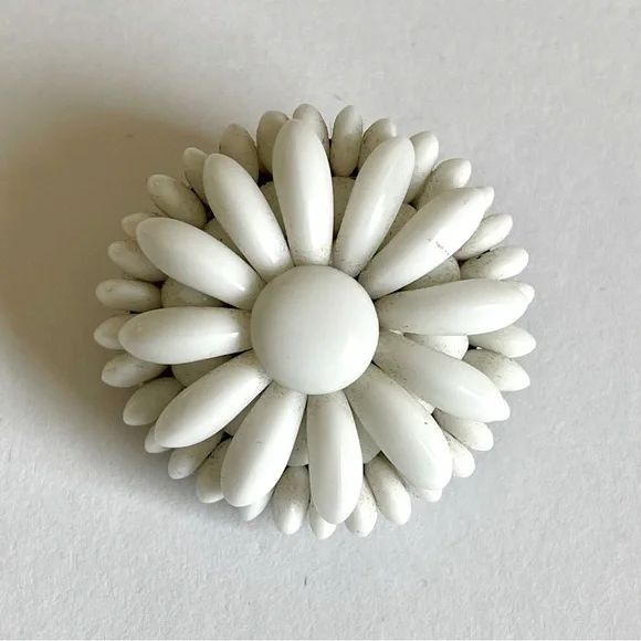 Vintage White Lucite Abstract Flower Brooch - Picture 2 of 4